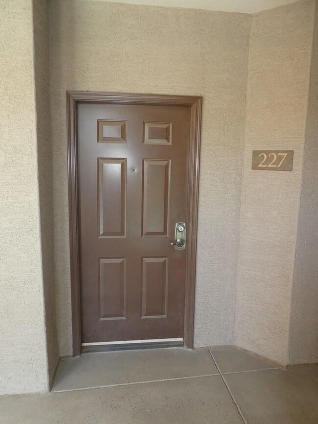 Building Photo - 435 W Rio Salado Pkwy