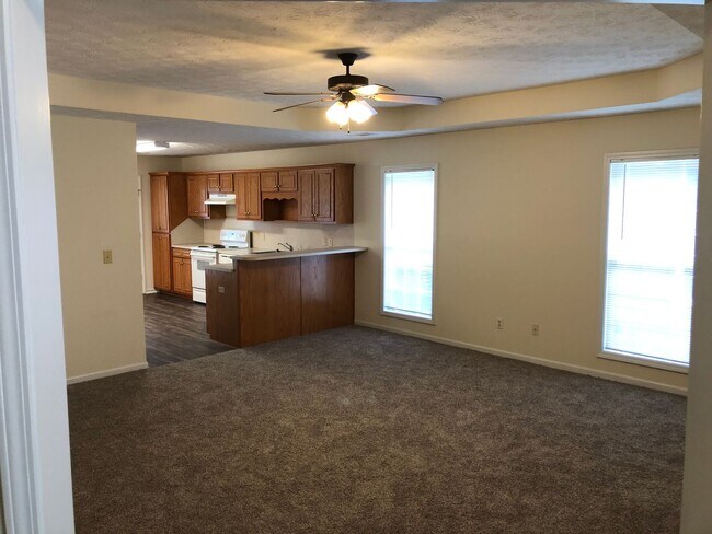 Foto del edificio - 717 Pine Hill Ct