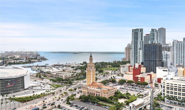 Foto del edificio - 851 NE 1st Ave
