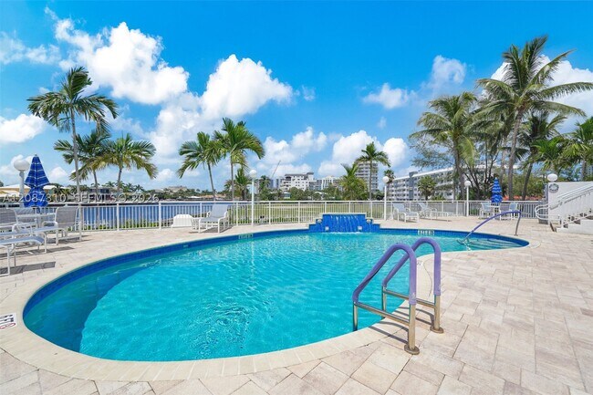 Building Photo - 511 Bayshore Dr