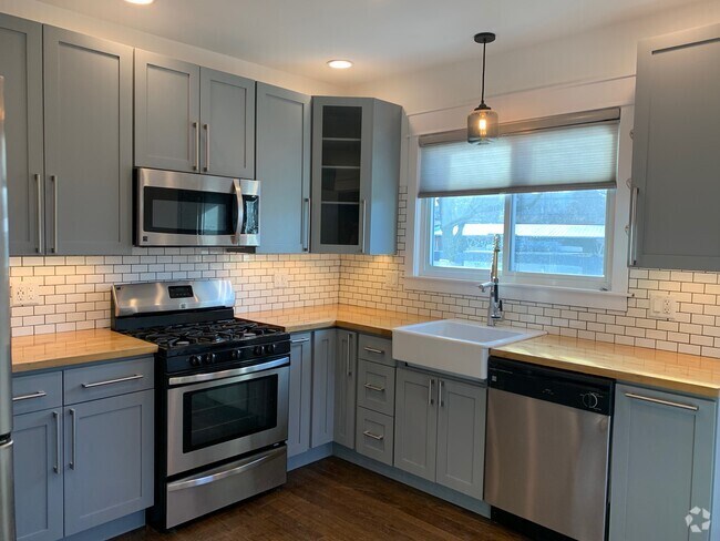 Building Photo - 4858 W Gunnison St