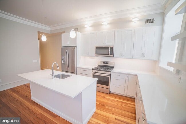 Building Photo - 2126 Locust St