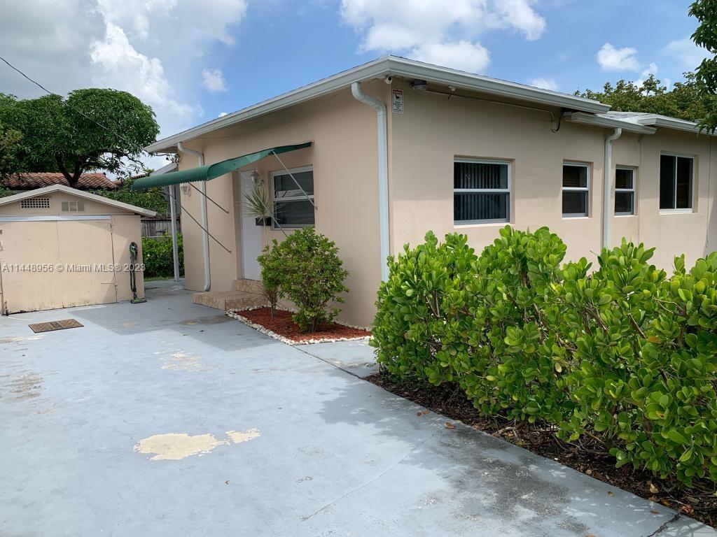 Foto principal - 3235 NW 3rd St