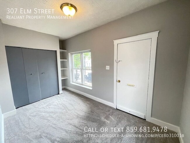 Building Photo - 307 Elm St
