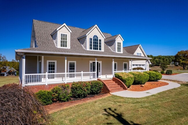 Building Photo - Greenback 37742 - 4 bedroom, 4.5 bath home - Contact Jeremy Logan (865) 307-2273