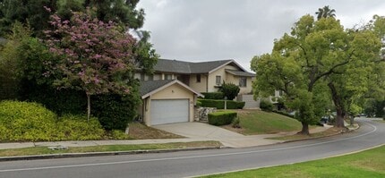 Building Photo - 2332 Hillhurst Ave