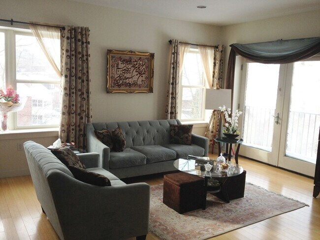 Foto del edificio - 99 Chestnut Hill Ave