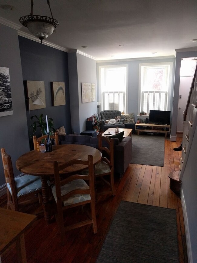 Building Photo - Updated 2BR w/ HW Floors, A/C, W/D, Yard