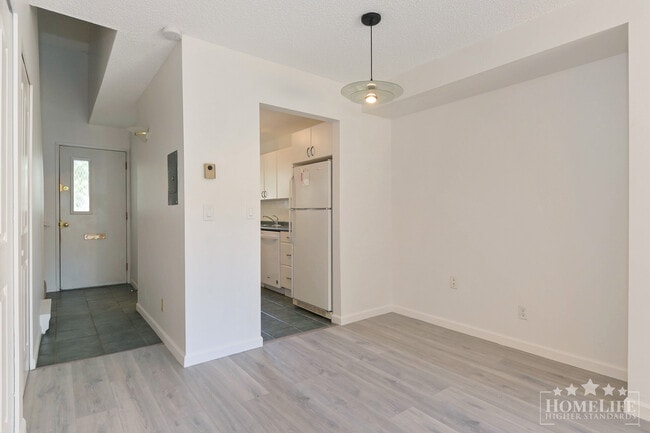 Building Photo - Spacious 2 Bedroom Townhouse with Private Fenced Deck at Hyland Creek Estates