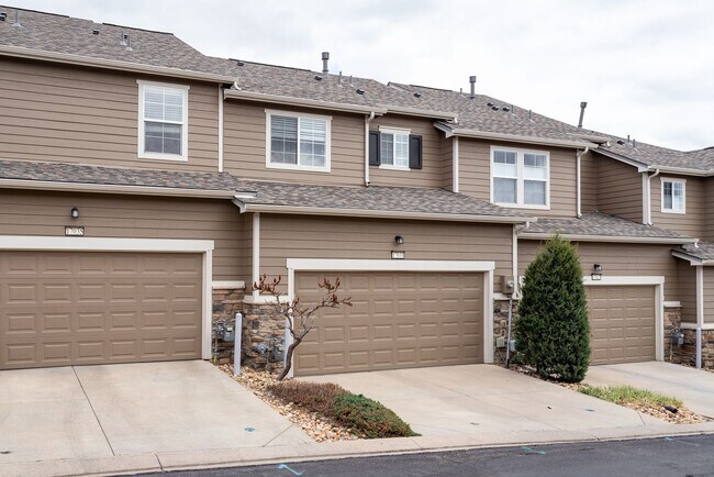 Foto del edificio - Comfortable Monument Townhome with 2-Car Garage & Easy I-25 Access!!