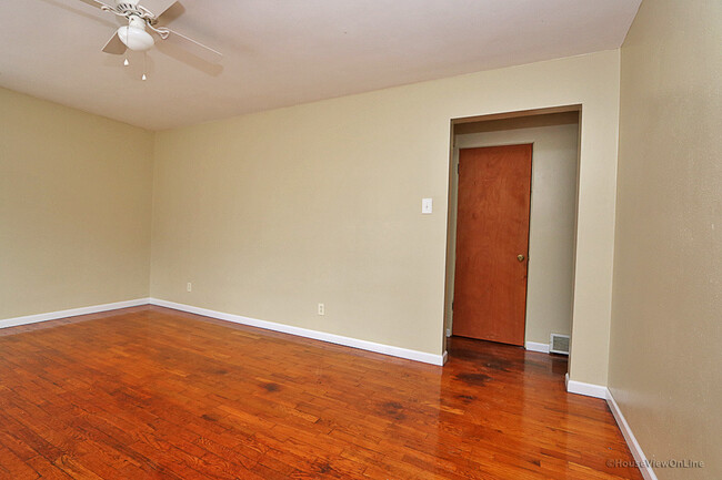 Building Photo - Two Bedroom House In Cape