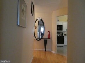 Building Photo - 409 Talon Ct