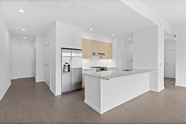 Building Photo - 143 Old River Rd