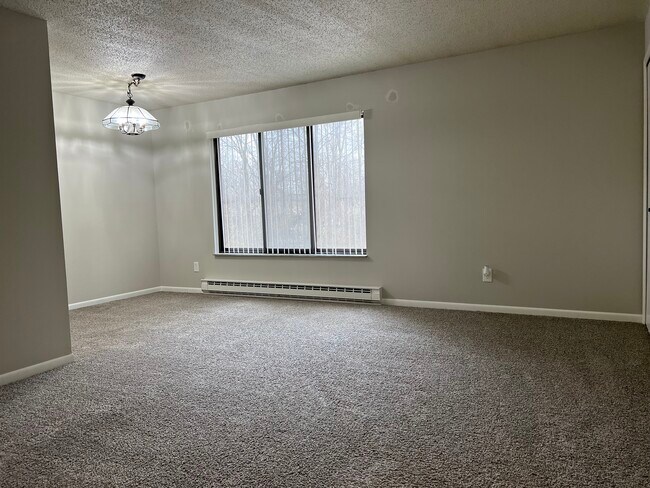 Building Photo - 5236 Pointe Dr