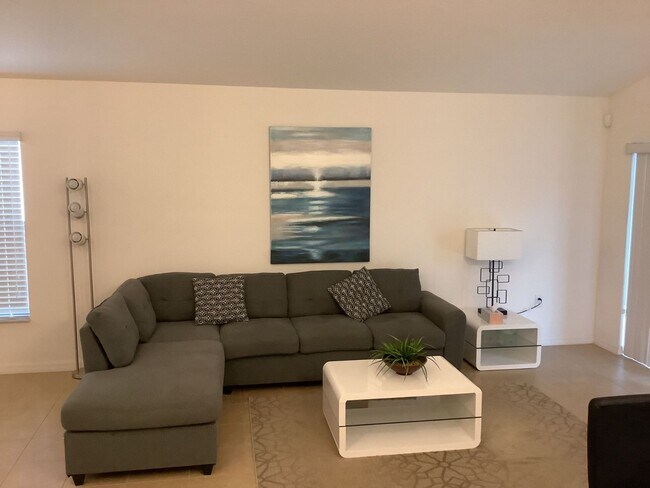 Foto del edificio - Furnished 4-Bedroom Pool Home in Davenport...