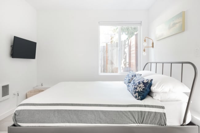 Building Photo - 6824 N Catlin Ave