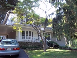 Building Photo - 1727 Broadlee Trail