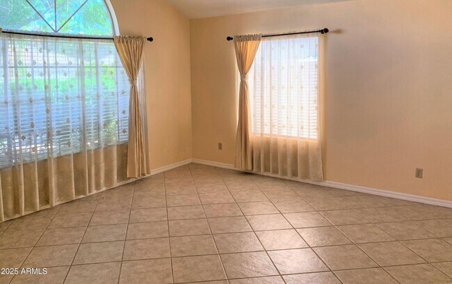 Foto del edificio - 694 N Longmore St