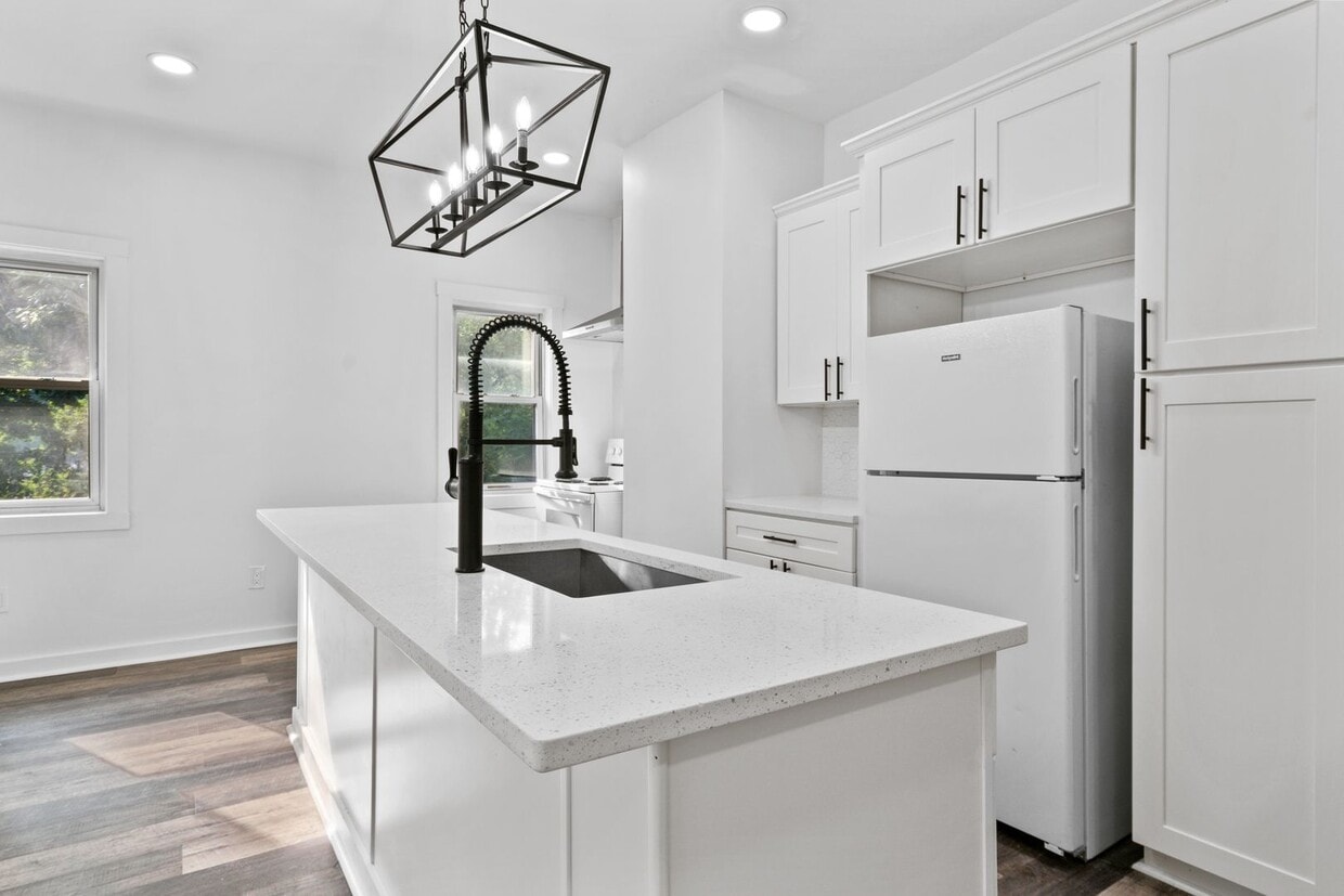 Furnished 4 bed, 2 bath home in Mt. Washington available now! - Furnished 4 bed, 2 bath home in Mt. Washington available now!