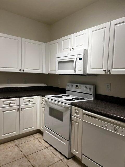 Foto del edificio - 587 SE Prescott Pl