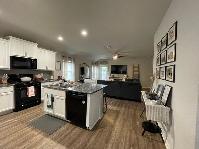 Building Photo - 2613 McCrae