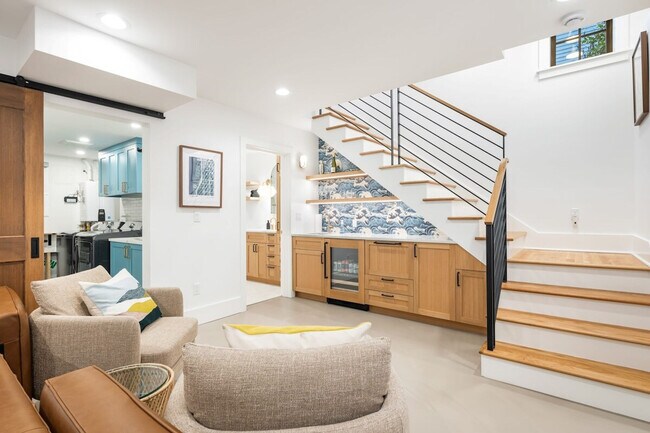 Foto del edificio - 2457 4th Ave W