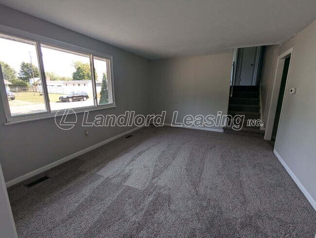 Building Photo - Freshly Updated Split Level Home with 2 Ca...