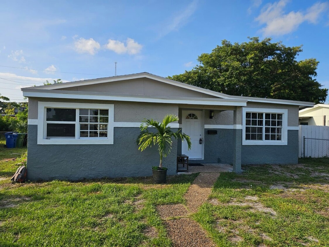 Photo - 2571 NW 18th Ct