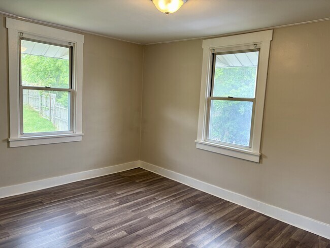 Foto del edificio - 2807 Homehurst Ave