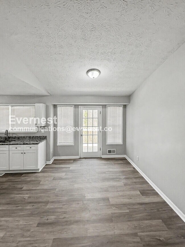 Building Photo - 800 Cedar Lake Dr SE