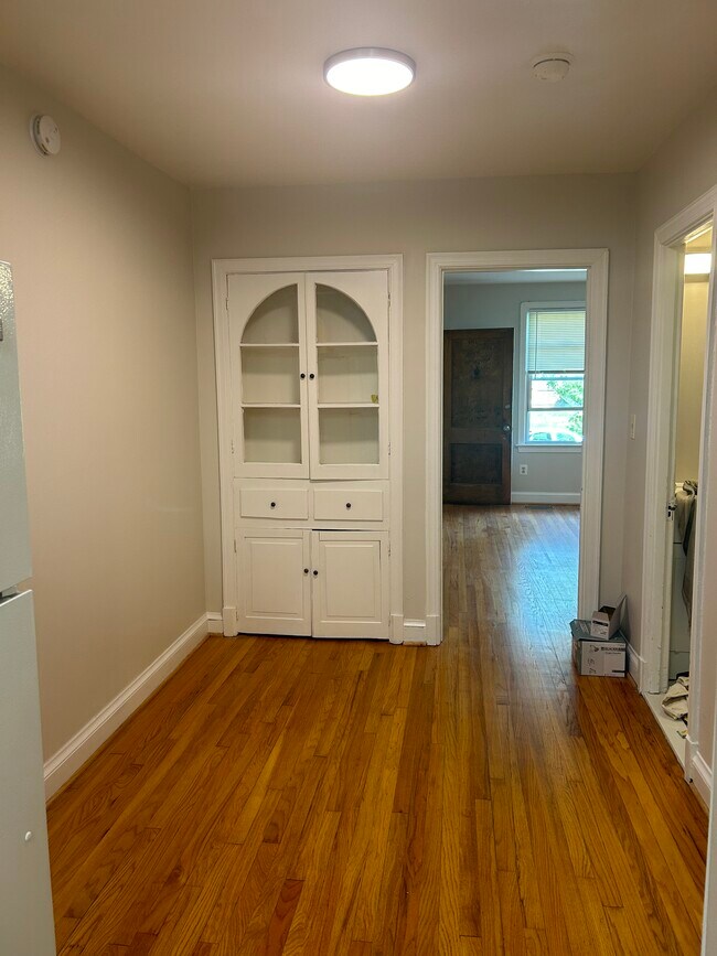 Foto del edificio - 2228 40th Pl NW