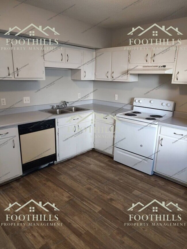 Foto del edificio - 108 Woodland Dr