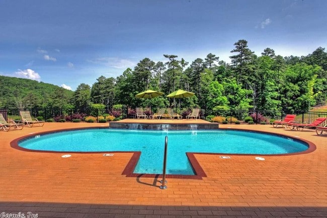 Building Photo - 100 Villas Heights Dr