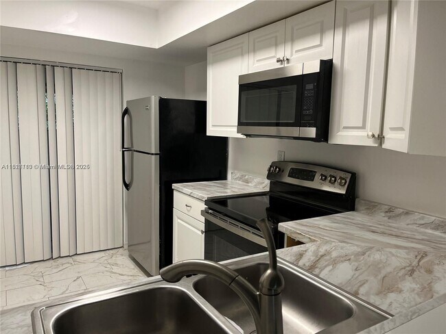 Foto del edificio - 6520 NW 98th Terrace