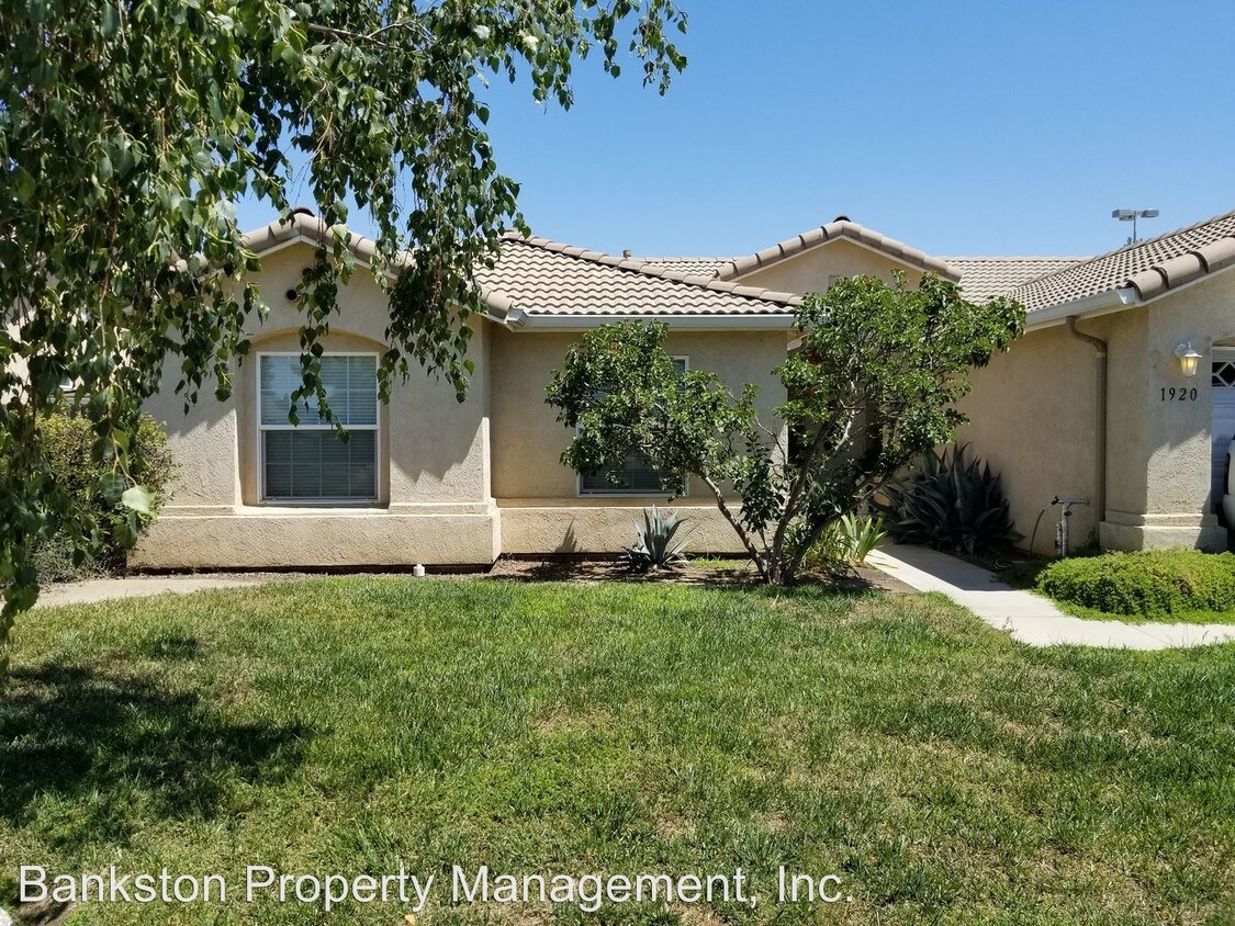 4 br, 2 bath House 1920 Sandalwood House Rental in Tulare, CA