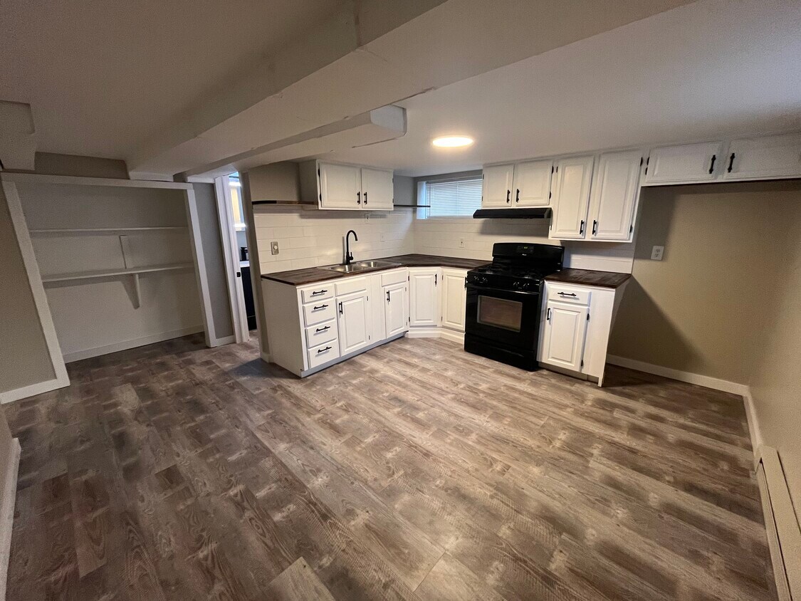 Primary Photo - 800 Avenue B
