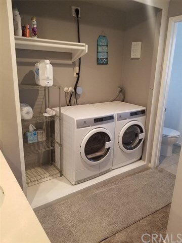 Foto del edificio - 2110 Via Puerta