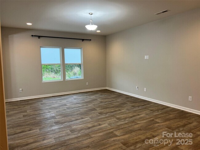 Foto del edificio - 8637 River Ridge Dr