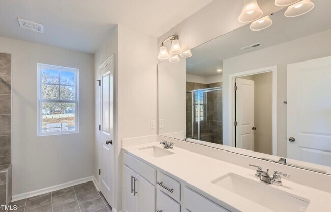 Foto del edificio - $300 Off-Move in Special-3BR/2.5BA Home with Loft and 2-Car Garage