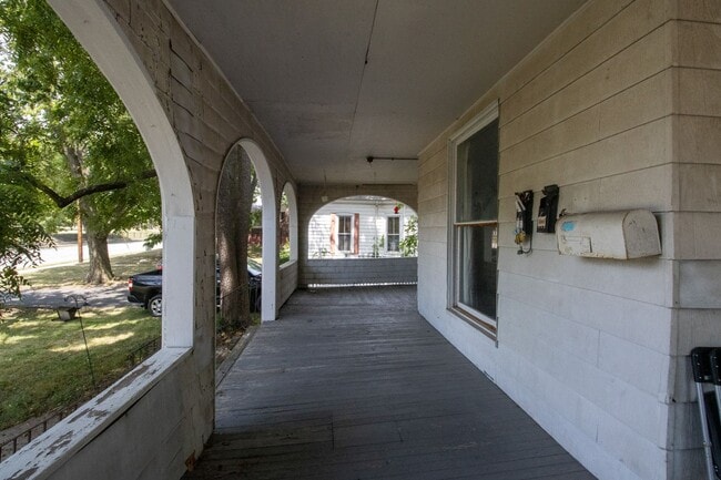Building Photo - 116 S College Ave