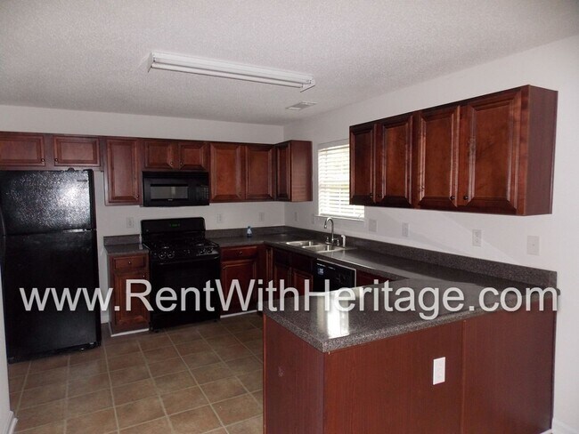 Foto del edificio - GORGEOUS 4 BEDROOM/2.5 BATH HOME!!!!................IN POPULAR VICKERS MILL SUBDIVISION.