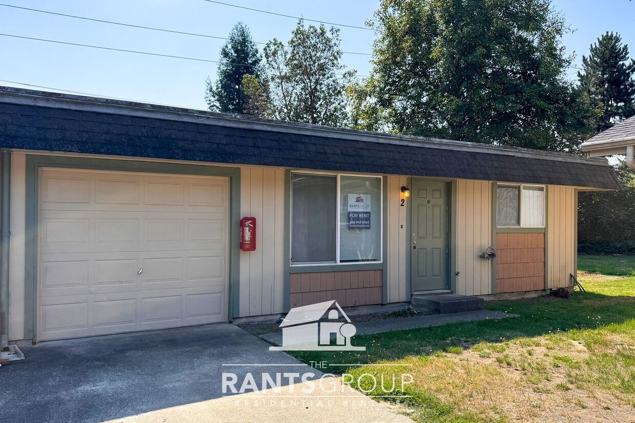 Foto principal - Spacious 2-Bedroom Duplex Unit with a Gara...