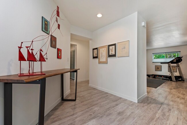Building Photo - UNWIND IN LUXURY AT PARK VIEW EAST WITH PA...