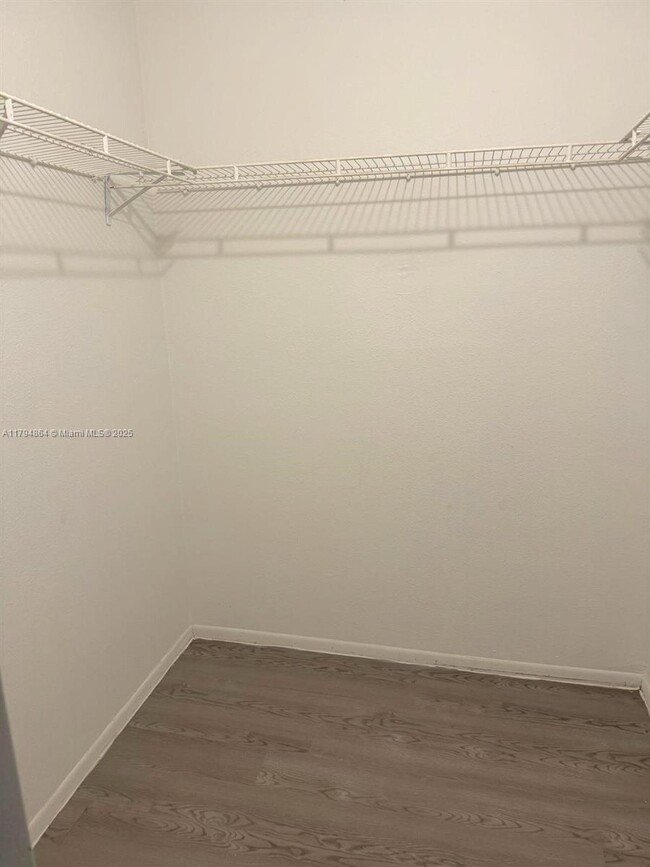 Foto del edificio - 17901 NW 68th Ave