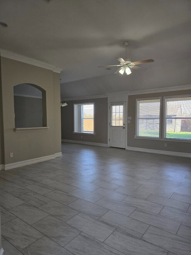 Foto del edificio - 613 Countryside Dr