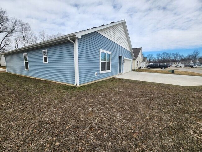 Building Photo - Experience modern living in this beautifully designed 4-bedroom, 2 full-bath home located East of...