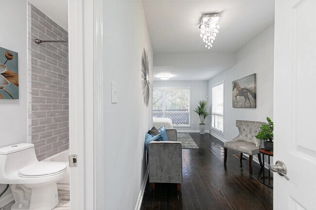 Foto del edificio - Room in House on Browns Mill Rd SE