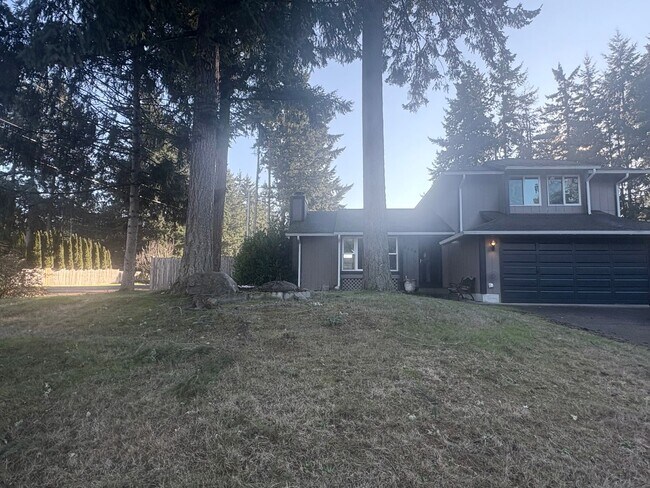 Foto del edificio - Charming Puyallup Home – Spacious & Updated