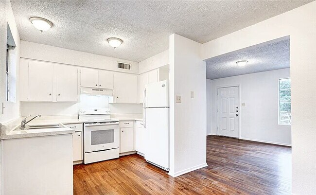 Foto del edificio - 728 Martindale Rd