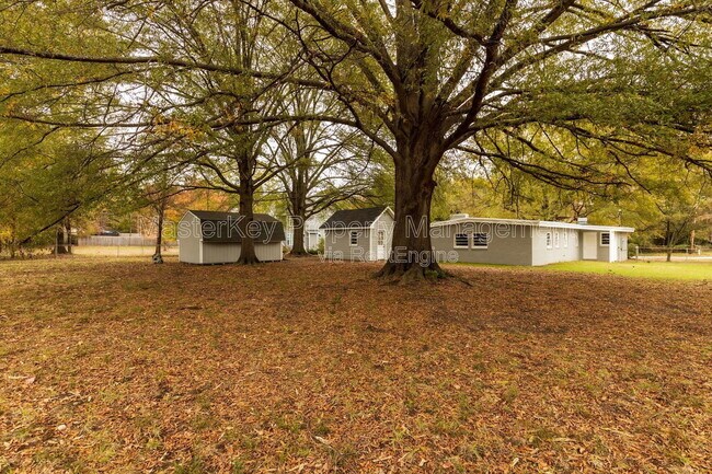 Foto del edificio - 6313 Johnsdale Rd